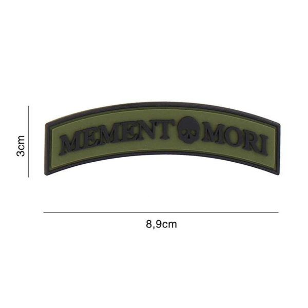 444130 7132 99 01 <p>Het 3D PVC Embleem Memento Mori in de kleur groen (#4097) is een stijlvol en opvallend accessoire voor elke outdoor- of militaire uitrusting. Dit embleem is vervaardigd uit duurzaam PVC en voorzien van een klittenband aan de achterzijde, waardoor het eenvoudig op verschillende oppervlakken te bevestigen is. Een perfecte toevoeging voor het personaliseren van je gear en het tonen van je unieke stijl.</p>