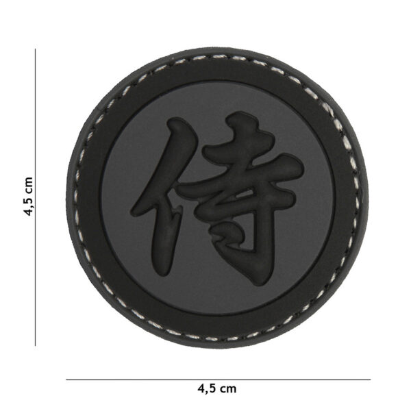 444130 7137 99 01 <p>Ontdek het unieke Embleem 3D PVC Samurai in grijs/zwart (#4109), een stijlvolle toevoeging aan uw militaire of outdoor uitrusting. Dit hoogwaardige embleem is vervaardigd van duurzaam PVC en is voorzien van klittenband aan de achterzijde, waardoor het eenvoudig te bevestigen is op uw gear, kleding of rugzak. Geef uw outfit een stoere uitstraling met dit opvallende samurai-embleem, perfect voor zowel verzamelaars als avonturiers.</p>
