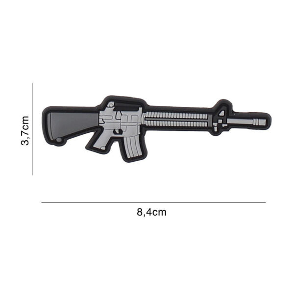 444130 7143 99 01 <p>Het Embleem 3D PVC M16 #4099 is een robuust en stijlvol embleem dat perfect is voor elke militaire of outdoor outfit. Gemaakt van duurzaam PVC en voorzien van een klittenband aan de achterzijde, kan dit embleem eenvoudig worden bevestigd aan uw tas, kleding of uitrusting. Met zijn opvallende ontwerp is dit embleem niet alleen functioneel, maar ook een geweldige manier om uw persoonlijke stijl te accentueren tijdens al uw avonturen.</p>