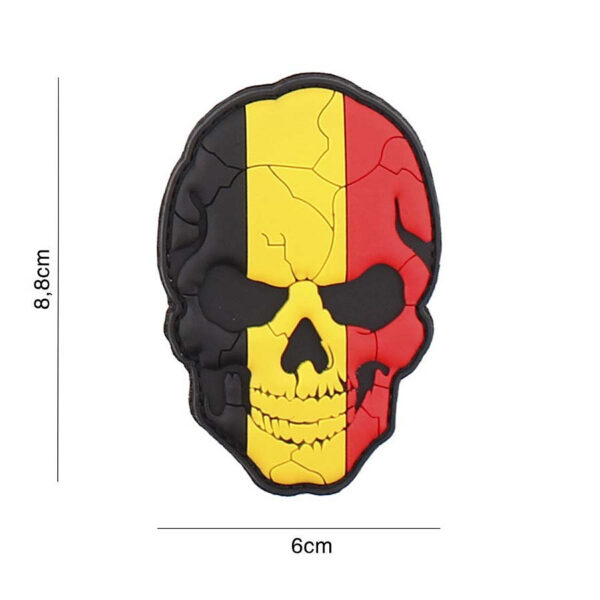 444130 7185 99 01 <p>Voeg een stoere touch toe aan je uitrusting met het 3D PVC skull embleem uit België, model #5088. Dit unieke embleem heeft een gescheurd ontwerp en is voorzien van een praktische klittenband achterzijde, waardoor je het eenvoudig kunt bevestigen op jassen, tassen of andere gear. Perfect voor militaire en outdoor liefhebbers die zich willen onderscheiden met een opvallend detail. Een must-have voor elke collectie!</p>