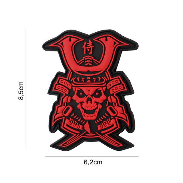 444130 7193 99 01 <p>Voeg een stoere uitstraling toe aan je uitrusting met het 3D PVC Embleem Samurai skull in het opvallende rood (#5091). Dit hoogwaardige embleem is voorzien van een klittenband aan de achterzijde, waardoor je het eenvoudig op verschillende oppervlakken kunt bevestigen. Perfect voor militaire en outdoor enthusiasts die hun gear willen personaliseren. Dit embleem is niet alleen een eyecatcher, maar ook een uitstekende manier om je individualiteit te tonen tijdens avonturen in de natuur of op het terrein.</p>