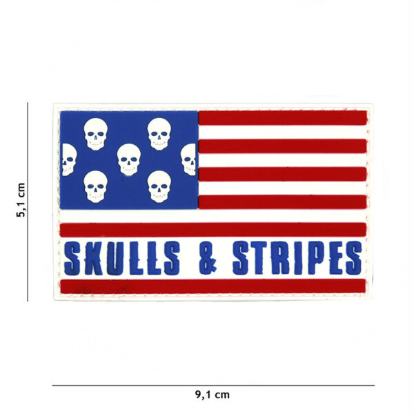 444130 7224 99 01 <p>Ontdek het indrukwekkende 3D PVC embleem 'Skulls & Stripes Big Skulls #5133'. Dit hoogwaardige embleem is voorzien van een stevige klittenband aan de achterzijde, waardoor het eenvoudig aan uw uitrusting of kleding kan worden bevestigd. Met zijn gedetailleerde ontwerp en stoere uitstraling is dit embleem perfect voor zowel militaire als outdoor liefhebbers die hun stijl willen accentueren. Voeg een unieke touch toe aan uw gear met dit opvallende embleem!</p>
