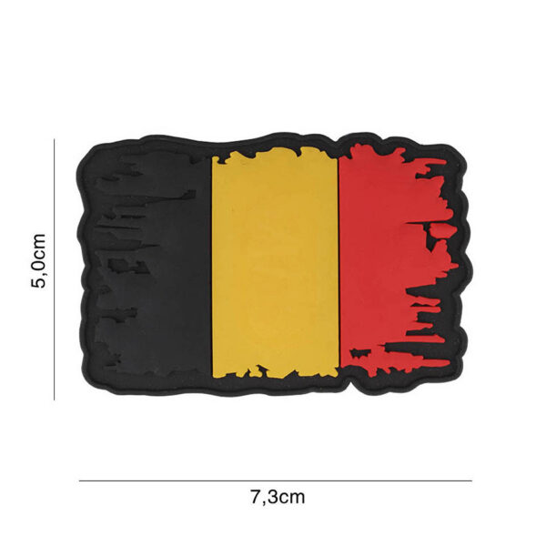 444130 7276 99 01 <p>Het 3D PVC embleem België vintage #7110 is een stijlvolle toevoeging aan uw militaire of outdoor uitrusting. Met een handige klittenbandsluiting aan de achterzijde is het eenvoudig aan te brengen op jassen, rugzakken of andere kledingstukken. Dit embleem is niet alleen een herkenningsteken, maar ook een modieuze accessoire voor de echte liefhebber van België. Maak uw outfit compleet met dit unieke embleem en laat uw trots op België zien!</p>
