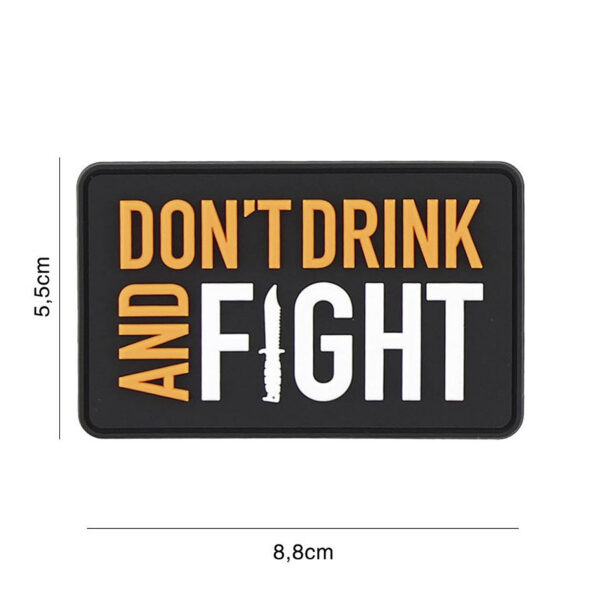 444130 7327 99 01 <p>Het Embleem 3D PVC Don't Drink in zwart/oranje is een uniek accessoire voor jouw militaire of outdoor uitrusting. Dit hoogwaardige embleem is vervaardigd van duurzaam PVC en is voorzien van klittenband aan de achterzijde, waardoor het eenvoudig te bevestigen is op verschillende stoffen en materialen. Met zijn opvallende kleuren en duidelijke boodschap is dit embleem niet alleen functioneel, maar ook een echte blikvanger. Perfect voor op je vest, tas of kleding en ideaal voor elke avontuurlijke gelegenheid.</p>