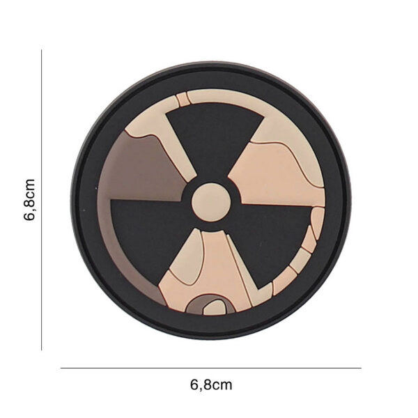 444130 7334 99 01 <p>Het 3D PVC embleem 'Nuclear Desert' #2115 is een veelzijdige toevoeging voor elke militaire of outdoor outfit. Dit hoogwaardige embleem is vervaardigd uit duurzaam PVC en is voorzien van een praktische klittenband aan de achterzijde, waardoor je het eenvoudig kunt bevestigen op kleding, tassen of gear. Met zijn unieke design en stevige constructie is dit embleem niet alleen een stijlstatement, maar ook een functioneel accessoire voor de avontuurlijke geest.</p>