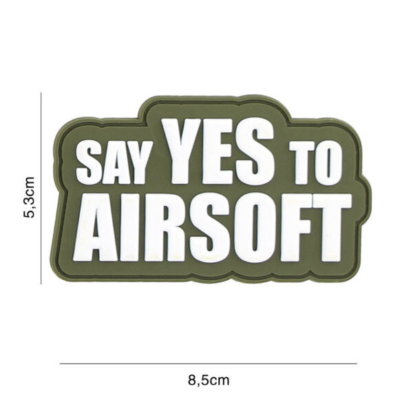 444130 7336 99 01 <p>Voeg een unieke touch toe aan je uitrusting met het Embleem 3D PVC 'Say yes to Airsoft' in groen (#2117). Dit hoogwaardige PVC-embleem is voorzien van klittenband aan de achterzijde, waardoor het eenvoudig aan je kleding of uitrusting te bevestigen is. Perfect voor airsoftliefhebbers die hun passie willen uitdragen. Met zijn opvallende design en duurzame materialen is dit embleem een must-have voor elke outdoor of militaire uitrusting.</p>