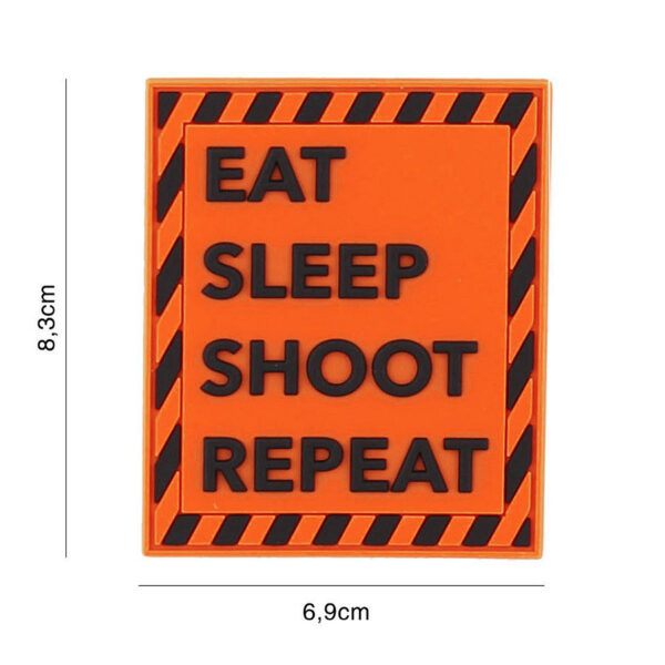 444130 7343 99 01 <p>Voeg een stoere touch toe aan je uitrusting met het 3D PVC embleem 'Eat Sleep Shoot Repeat' in opvallend oranje. Dit embleem is voorzien van een klittenband aan de achterzijde, waardoor je het eenvoudig kunt bevestigen op kleding, rugzakken of andere accessoires. Perfect voor liefhebbers van schietsport en outdoor activiteiten. Met zijn duurzame materialen en unieke design is dit embleem een must-have voor elke echte avonturier.</p>