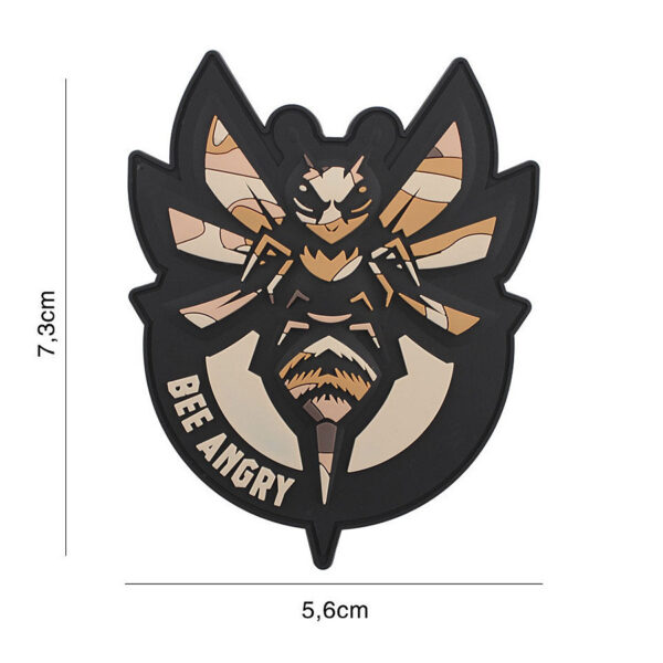 444130 7347 99 01 <p>Ontdek het unieke Embleem 3D PVC Bee Angry woodland #8116, perfect voor de echte outdoor liefhebber. Dit hoogwaardige embleem is vervaardigd van duurzaam PVC en is gemakkelijk aan te brengen dankzij het klittenband aan de achterzijde. Voeg een stoere uitstraling toe aan je uitrusting of kleding en laat zien dat je een fan bent van de natuur. Ideaal voor militaire en outdoor toepassingen.</p>