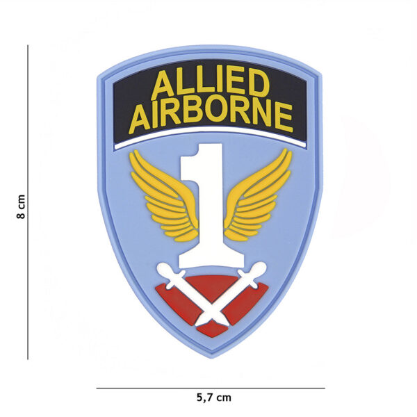 444130 7359 99 01 <p>Het 3D PVC embleem van de First Allied Airborne Army #8129 is een eerbetoon aan deze belangrijke militaire eenheid, opgericht door generaal Dwight D. Eisenhower in 1944. Dit hoogwaardige embleem is voorzien van een klittenband aan de achterzijde, waardoor het eenvoudig te bevestigen is op kleding of uitrusting. Perfect voor verzamelaars en liefhebbers van militaire geschiedenis, het embleem vertegenwoordigt de heldenmoed van de luchtlandingstroepen die betrokken waren bij cruciale operaties in de Tweede Wereldoorlog.</p>