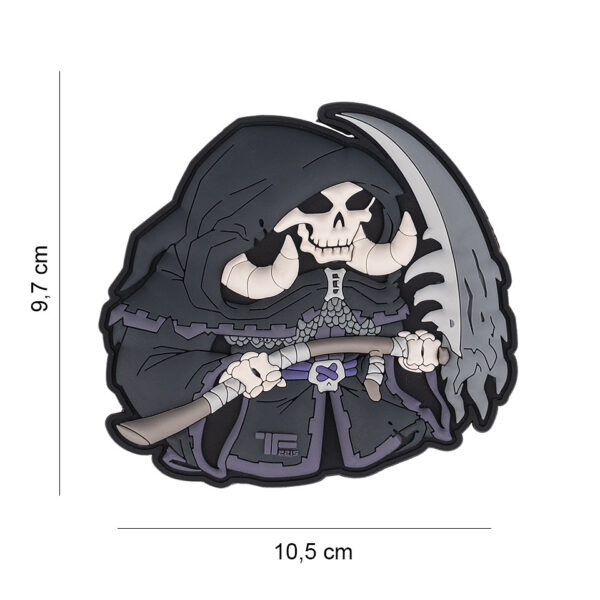 444160 7381 99 01 <p>Ontdek de TF-2215 Embleem 3D PVC Reaper Ox Nr. 11, een gedetailleerd embleem ontworpen in samenwerking met Hiwez Illustrations. Gemaakt van hoogwaardig 3D PVC, biedt deze patch een unieke uitstraling met een premium afwerking. De TF-2215 Ox Series bestaat uit zes verschillende patches, elk met een eigen thema. Verzamel ze allemaal en voeg deze opvallende patch toe aan uw collectie!</p>