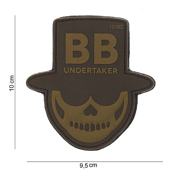 444180 3838 99 01 <p>Het 3D PVC embleem 'BB Undertaker' in bruin is een stijlvolle toevoeging aan uw uitrusting. Dit hoogwaardige embleem is voorzien van een klittenband aan de achterzijde, waardoor het eenvoudig te bevestigen is op kleding of uitrusting. Perfect voor militaire en outdoor activiteiten, biedt dit embleem niet alleen een unieke uitstraling, maar ook een stevig en duurzaam ontwerp. Voeg een persoonlijk tintje toe aan uw gear met dit opvallende embleem.</p>