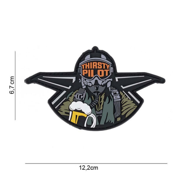 444190 7468 99 01 <p>Ontdek het unieke 3D PVC embleem 'Thirsty Pilot' #10021, perfect voor het personaliseren van je militaire of outdoor uitrusting. Dit hoogwaardige embleem is voorzien van klittenband aan de achterzijde, waardoor je het eenvoudig kunt bevestigen en verwijderen. Het is een ideale aanvulling voor op jassen, tassen of andere gear, en geeft je uitrusting een stoere uitstraling. Maak je look compleet met dit opvallende embleem dat zowel functioneel als stijlvol is.</p>
