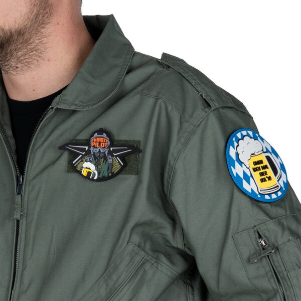444190 7468 99 03 <p>Ontdek het unieke 3D PVC embleem 'Thirsty Pilot' #10021, perfect voor het personaliseren van je militaire of outdoor uitrusting. Dit hoogwaardige embleem is voorzien van klittenband aan de achterzijde, waardoor je het eenvoudig kunt bevestigen en verwijderen. Het is een ideale aanvulling voor op jassen, tassen of andere gear, en geeft je uitrusting een stoere uitstraling. Maak je look compleet met dit opvallende embleem dat zowel functioneel als stijlvol is.</p>