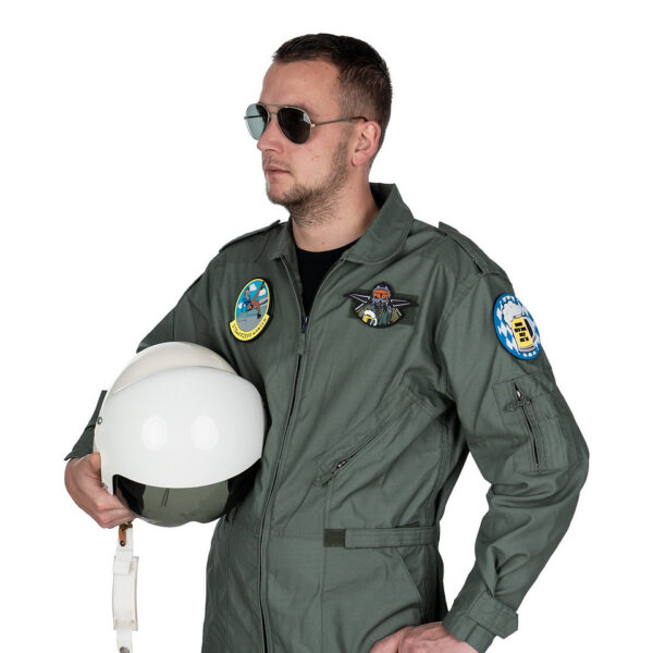 444190 7469 99 02 <p>Het 3D PVC embleem 'Stewardess Wanted' is een opvallend accessoire voor elke outdoor- of militaire outfit. Dit embleem is voorzien van een handige klittenband aan de achterzijde, waardoor het eenvoudig te bevestigen is op kleding of uitrusting. Een perfecte manier om je persoonlijke stijl te benadrukken of een statement te maken. Voeg dit unieke embleem toe aan je collectie en geef je outfit een karakteristieke uitstraling.</p>