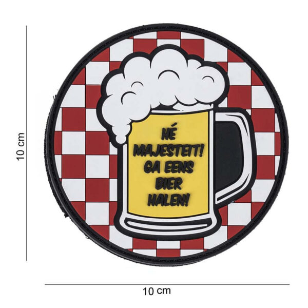 444190 7471 99 01 <p>Breng een unieke flair aan je uitrusting met het 3D PVC Embleem 'Hé majesteit!' #10040. Dit embleem is voorzien van een praktische klittenband achterzijde, waardoor je het eenvoudig kunt bevestigen op jassen, tassen of andere stoffen. Of je nu een fanatieke outdoor liefhebber bent of je militaire gear wilt personaliseren, dit embleem is de perfecte aanvulling. Met zijn opvallende design is het niet alleen functioneel, maar ook een echte blikvanger.</p>