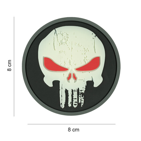 444190 7573 99 01 <p>Voeg een stoere touch toe aan je uitrusting met het Embleem 3D PVC Punisher met rode ogen die in het donker oplichten. Dit hoogwaardige embleem is voorzien van klittenband aan de achterzijde, waardoor het eenvoudig op te bevestigen is aan jassen, rugzakken of andere gear. Perfect voor zowel verzamelaars als outdoorliefhebbers die houden van een gedurfde uitstraling.</p>