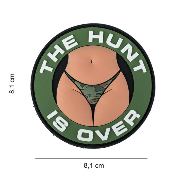 444190 7592 99 01 <p>Ontdek het 3D PVC embleem 'The Hunt is Over' (#16098), perfect voor elke outdoor- of militaire uitrusting. Dit hoogwaardige embleem is voorzien van klittenband aan de achterzijde, waardoor je het eenvoudig kunt bevestigen op jassen, tassen of andere uitrusting. Voeg een stoere uitstraling toe aan je gear met dit unieke embleem dat niet alleen functioneel is, maar ook een statement maakt.</p>