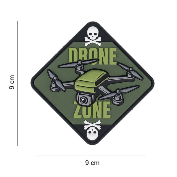 444190 7593 99 01 <p>Ontdek het unieke Embleem 3D PVC Drone zone skull & bones #16059, perfect voor de echte avonturier. Dit opvallende embleem is vervaardigd van duurzaam PVC en voorzien van klittenband aan de achterzijde, waardoor het eenvoudig op te bevestigen is aan uw uitrusting. Voeg een stoere touch toe aan uw militaire of outdoor gear met dit iconische ontwerp, dat niet alleen stijlvol is, maar ook functioneel. Een must-have voor iedere liefhebber van militaire accessoires!</p>
