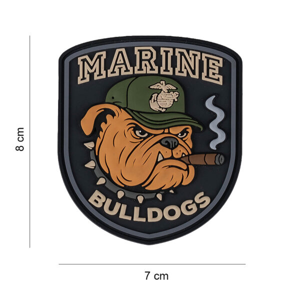 444190 7605 99 01 <p>Ontdek het Embleem 3D PVC USMC Marine Bulldogs #6044, een stijlvol en duurzaam embleem met een praktische klittenband achterzijde. Dit embleem is perfect voor het personaliseren van je uitrusting of kleding, en voegt een stoere touch toe aan je outdoor- of militaire gear. Met een scherp ontwerp en hoogwaardige materialen is dit embleem een must-have voor elke marine fan.</p>
