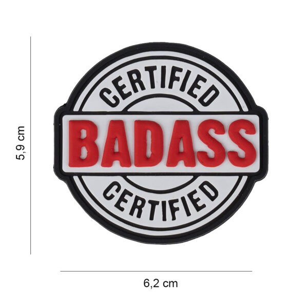 444190 7608 99 01 <p>Ontdek het Embleem 3D PVC Certified BadAss #6065, een stoer en opvallend accessoire voor elke outdoor en militaire uitrusting. Dit embleem is vervaardigd uit duurzaam PVC en voorzien van een praktische klittenband achterzijde, waardoor het eenvoudig te bevestigen is op kleding of uitrusting. Geef je gear een unieke uitstraling met dit krachtige embleem dat niet alleen stijlvol is, maar ook een statement maakt.</p>