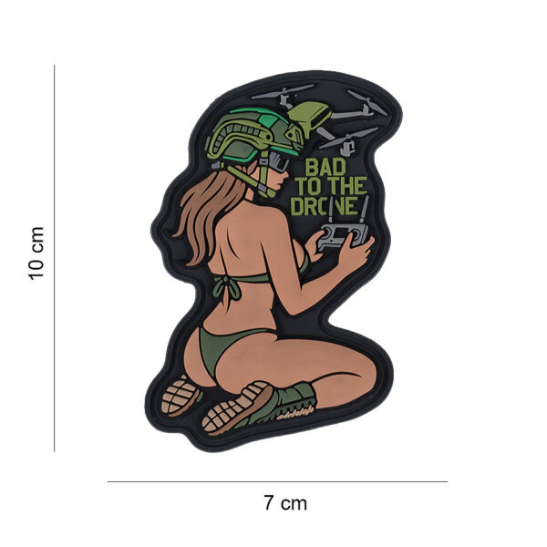444190 7616 99 01 <p>Het Embleem 3D PVC Bad to the Drone #9093 is een opvallend en duurzaam accessoire voor iedere militaire of outdoor liefhebber. Dit embleem is vervaardigd uit hoogwaardig PVC en voorzien van klittenband aan de achterzijde, waardoor het eenvoudig op kleding, tassen of uitrusting kan worden bevestigd. Voeg een unieke touch toe aan jouw uitrusting met dit stijlvolle en praktische embleem, dat niet alleen functioneel is, maar ook jouw persoonlijke stijl benadrukt.</p>