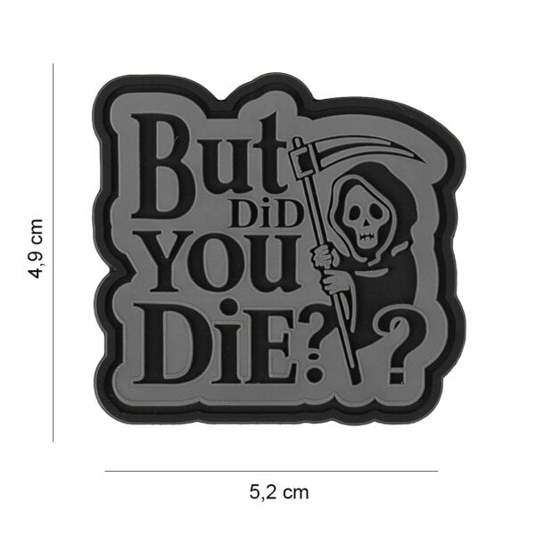 444190 7620 99 01 <p>Dit opvallende 3D PVC embleem met de tekst "But did you die?" is een must-have voor elke outdoor- en militaire uitrusting. Voorzien van klittenband aan de achterzijde, is het eenvoudig te bevestigen op jassen, tassen of andere gear. Met zijn stoere uitstraling voegt dit embleem een unieke touch toe aan je outfit. Perfect voor de avontuurlijke geest die houdt van een beetje humor in het veld.</p>