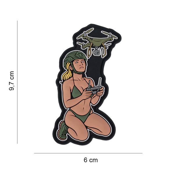 444190 7622 99 01 <p>Het Embleem 3D PVC Drone army chick #10034 is een opvallend en stijlvol accessoire voor elke liefhebber van militaire en outdoor uitrusting. Dit embleem is vervaardigd van duurzaam PVC en beschikt over een praktische klittenbandsluiting aan de achterzijde, waardoor het eenvoudig te bevestigen is op kleding, rugzakken of andere uitrusting. Geef je outfit een unieke uitstraling met dit trendy embleem, perfect voor zowel dagelijks gebruik als speciale gelegenheden.</p>