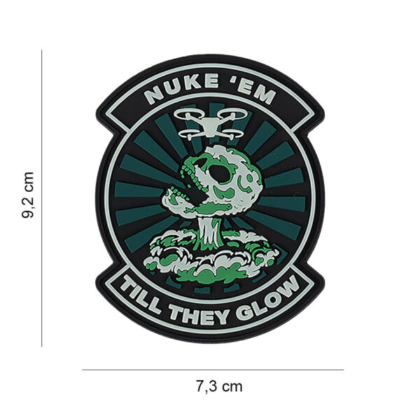 444190 7625 99 01 <p>Ontdek het unieke Embleem 3D PVC Nuke 'em Till they glow - Drone #13116, perfect voor de echte liefhebber van militaire en outdoor uitrusting. Dit hoogwaardige embleem is voorzien van een klittenband achterzijde, waardoor je het eenvoudig kunt bevestigen op je gear of kleding. Met zijn opvallende ontwerp en duurzame materialen is dit embleem niet alleen een stijlvolle toevoeging, maar ook een symbool van kracht en vastberadenheid. Voeg dit embleem toe aan je collectie en laat je persoonlijkheid stralen!</p>