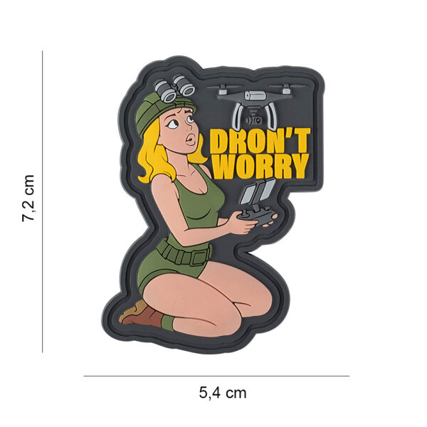 444190 7642 99 01 <p>Het 3D PVC embleem 'Blonde girl Dron't Worry' #8011 is een leuke en opvallende toevoeging aan je uitrusting. Dit embleem is voorzien van klittenband aan de achterzijde, waardoor het eenvoudig te bevestigen is op verschillende stoffen en materialen. Perfect voor het personaliseren van jassen, tassen of andere accessoires. Met zijn unieke ontwerp is dit embleem niet alleen functioneel, maar ook een echte blikvanger voor elke outdoor- of militaire liefhebber.</p>