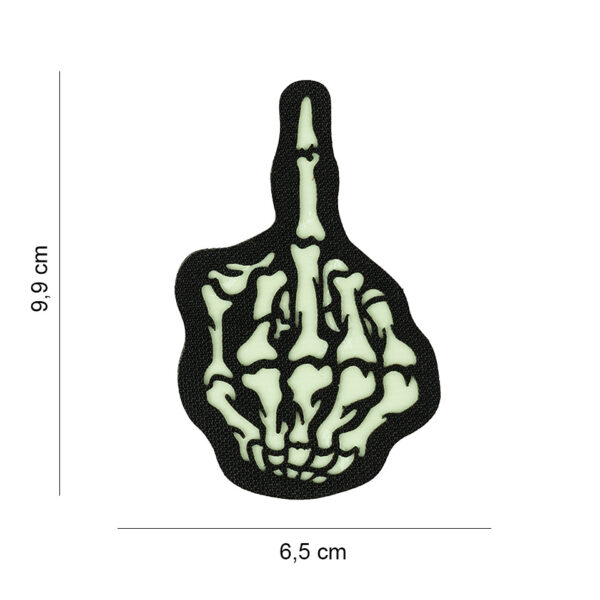 446200 15008 99 01 <p>Het Laser Cut Embleem stof Skull finger glow in the dark #5028 is een opvallend accessoire voor elke outdoor- of militaire outfit. Dit embleem is vervaardigd van duurzame stof en beschikt over een handige klittenbandsluiting aan de achterzijde, waardoor het eenvoudig te bevestigen is op kleding of uitrusting. Het unieke glow-in-the-dark ontwerp zorgt ervoor dat je ook in het donker goed zichtbaar bent. Voeg een stoere touch toe aan je gear met dit originele embleem.</p>