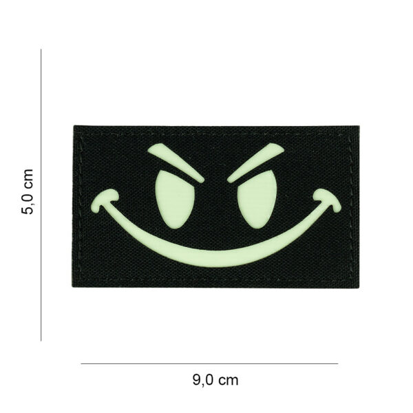 446200 15010 99 01 <p>Het Laser Cut Embleem stof Evil Smiley glow in the dark #5039 is een opvallend en uniek accessoire voor elke outdoor liefhebber en militaire fan. Dit embleem is vervaardigd van hoogwaardig stof en beschikt over een praktische klittenband aan de achterzijde, zodat je het eenvoudig kunt bevestigen op kleding of uitrusting. Dankzij de glow in the dark functie valt het embleem extra op in het donker, wat zorgt voor een speelse en stoere uitstraling. Maak een statement met dit originele embleem!</p>