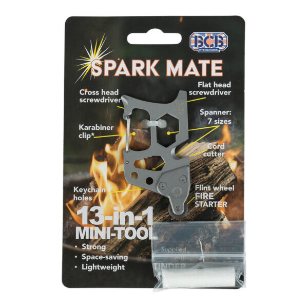 453218 99 02 De BCB Mini Tool 13 in 1 CM205 is een compacte en krachtige multitool, perfect voor outdoorliefhebbers. Met een gewicht van slechts 33 gram en afmetingen van 68,5 x 35 mm past deze lichtgewicht tool gemakkelijk in je uitrusting. Voorzien van een karabinerclip voor snelle toegang, een betrouwbare vuurstarter met vuursteenwiel en handige schroevendraaiers, biedt deze multitool veelzijdigheid en functionaliteit voor al je avonturen. Een onmisbare metgezel voor elke buitensporter.
