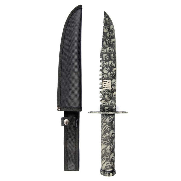 455418 108 01 <p>Ontdek het Combat Skull Survival Mes 016187 #9121 van 101-INC, een robuust mes vervaardigd uit 440 carbonstaal, bekend om zijn duurzaamheid en scherpe snede. Met een totale lengte van 37,5 cm en een lemmet van 23 cm, is dit mes ideaal voor precisiewerk. Het handvat is uitgerust met handige survivaltools zoals lucifers, visdraad, een vishaak en een kompas, waardoor je altijd voorbereid bent op avontuur. Inclusief meshoes voor veilige opslag.</p>