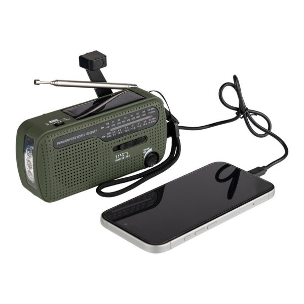 464601 11 04 De Fosco Survival Radio is een multifunctionele noodradio die perfect is voor survival, outdoor en noodsituaties. Met frequenties voor FM, AM, SW1 en SW2 blijf je altijd op de hoogte van nieuws en waarschuwingen, zelfs in afgelegen gebieden. Deze radio is oplaadbaar via zonne-energie of een dynamo, en beschikt over een krachtige LED-zaklamp voor verlichting in het donker. Compact, draagbaar en gemaakt voor intensief buitengebruik, is deze radio een onmisbaar item voor preppers, bushcrafters en outdoor liefhebbers.