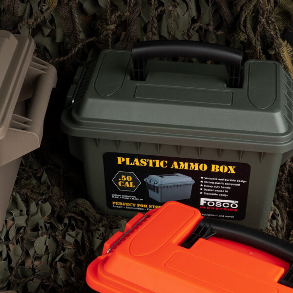 465202 11 08 1 <p>De Plastic Munitie Box .50 Cal is de ideale oplossing voor het veilig en georganiseerd opslaan van je airsoft uitrusting, munitie, visspullen, elektronica en camera accessoires. Met een veelzijdig en duurzaam ontwerp, vervaardigd uit een sterke kunststof mix, biedt deze box een stevig handvat en een deksel met afdichting voor optimale bescherming. Het stapelbare ontwerp maakt het eenvoudig om meerdere boxen te bewaren, terwijl de afmetingen van 35,6 x 19,4 x 22,4 cm perfect zijn voor elk avontuur.</p>