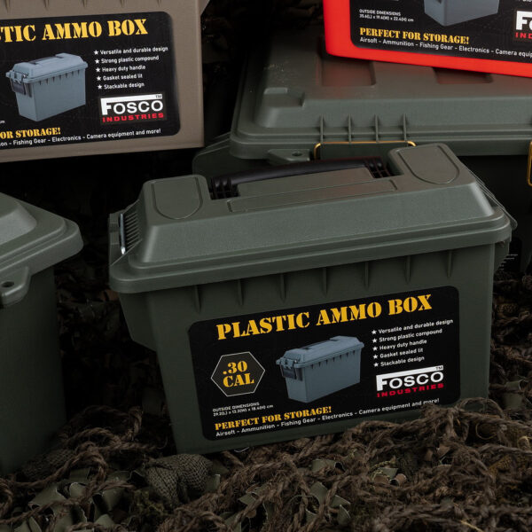 465203 11 07 1 <p>De Plastic Munitie Box .30 Cal is de ideale oplossing voor het veilig opslaan van je airsoft uitrusting, munitie, visspullen, elektronica en camera accessoires. Met een veelzijdig en duurzaam ontwerp, gemaakt van een sterke kunststof mix, biedt deze box een stevig handvat en een deksel met afdichting voor optimale bescherming. Het stapelbare ontwerp maakt het eenvoudig om je uitrusting georganiseerd en toegankelijk te houden. Met afmetingen van 29,2 cm (lengte) x 13,3 cm (breedte) x 18,4 cm (hoogte) is deze box perfect voor elke outdoor avonturier.</p>