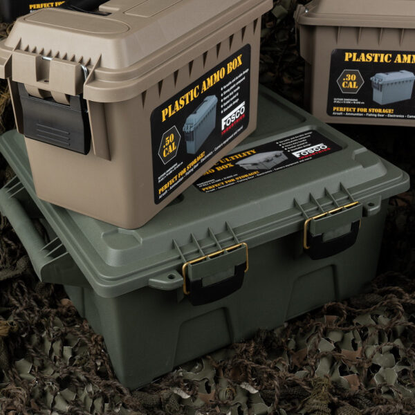 465205 11 08 <p>De plastic munitie/utility box large is de perfecte oplossing voor het veilig en georganiseerd opslaan van al je outdoor benodigdheden, zoals airsoft uitrusting, munitie, visspullen, elektronica en camera accessoires. Met een veelzijdig en duurzaam ontwerp, gemaakt van een sterke kunststof mix, is deze box voorzien van een stevig handvat en een deksel met afdichting. Bovendien is het stapelbare ontwerp ideaal voor efficiënt gebruik van ruimte. Afmetingen: 49,5 cm x 44,1 cm x 21 cm. Verkrijgbaar in groen.</p>