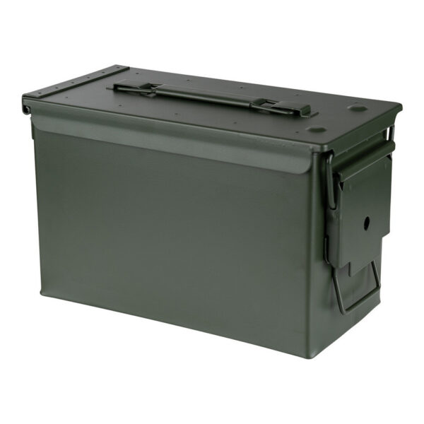 465308 11 01 De 50 Cal. munitiekist is de ideale oplossing voor het veilig opbergen van airsoft materiaal, munitie, hengelsportartikelen en meer. Met een robuuste stalen constructie en zware handgrepen is deze kist zowel veelzijdig als duurzaam. Het deksel is voorzien van een pakking voor extra bescherming, en het stapelbare ontwerp maakt het eenvoudig om meerdere kisten te organiseren. Met buitenafmetingen van 30,2 cm x 15,4 cm x 18,7 cm en binnenafmetingen van 27,9 cm x 14,3 cm x 17,8 cm, is deze kist een must-have voor elke outdoor liefhebber.
