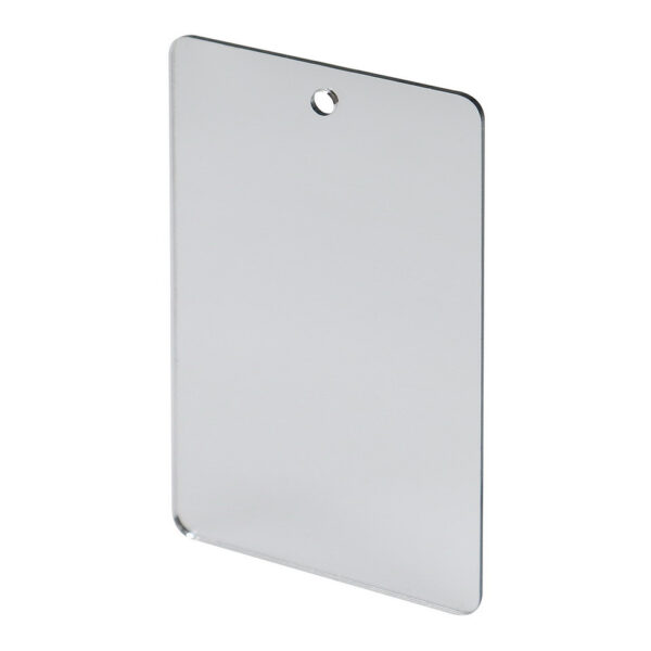 469131 99 01 Deze compacte camping spiegel is de perfecte metgezel voor elke outdoor avonturier. Met afmetingen van 8 x 5 cm is deze praktische spiegel eenvoudig mee te nemen en biedt hij veelzijdig gebruik, of je nu je uiterlijk wilt controleren of de spiegel wilt gebruiken voor signalering in noodsituaties. Ideaal voor op de camping of onderweg, een onmisbaar item voor elke kampeerder.