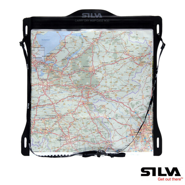 469282 99 01 De Silva carry dry map case M30 is een waterdichte kaartmap die je kaarten droog houdt, ongeacht het weer. Met een transparant ontwerp en een eenvoudig sluitingssysteem is deze map ideaal voor outdoor activiteiten. Inclusief een afstandskoord met schalen van 1:25 en 1:50, kun je eenvoudig afstanden meten tijdens je hike. Gemaakt van flexibel TPU/PA materiaal voor optimaal draagcomfort en eenvoudig te bevestigen aan je rugzak of kayak. Geschikt voor temperaturen van -20 tot 60+ °C.