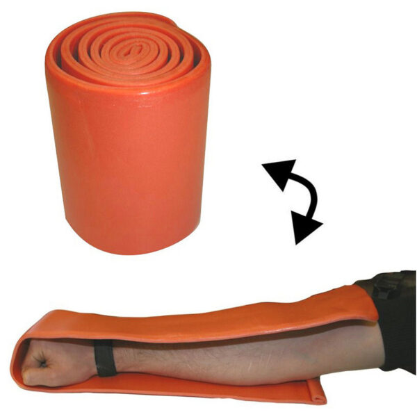 469468 20 01 De BCB Flexibele spalk RY273 is een lichtgewicht en kneedbare spalk, vervaardigd uit schuim met gesloten cellen. Dit maakt de spalk compact, veelzijdig en flexibel, ideaal voor het ondersteunen van gebroken of verstuikte ledematen. Perfect voor EHBO-koffers, veldtrainingen en expedities, maar ook handig om thuis, op de sportclub of in de auto te hebben. Met een opgerolde afmeting van 11 x 8 cm en een lengte van 91 cm in open toestand, weegt deze spalk slechts 140 g.